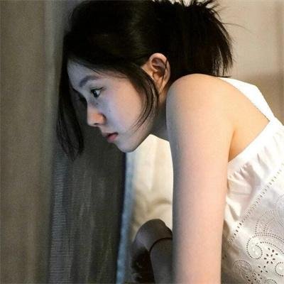 踮起脚尖靠近你